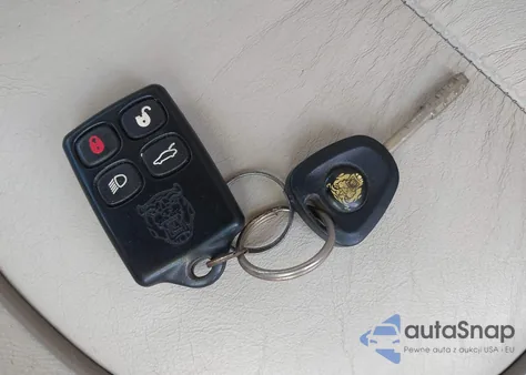 2000 Jaguar Xj8 Vanden Plas from USA, damaged, VIN SAJDA24C4YLF13846